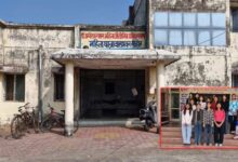 हॉस्टल में इल्ली वाले भोजन और खराब पानी, छात्राओं ने की शिकायत