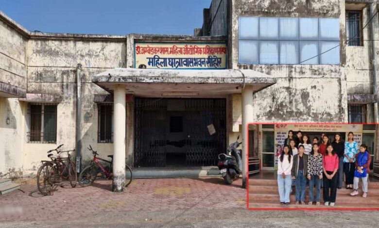 हॉस्टल में इल्ली वाले भोजन और खराब पानी, छात्राओं ने की शिकायत हॉस्टल में इल्ली वाले भोजन और खराब पानी, छात्राओं ने की शिकायत