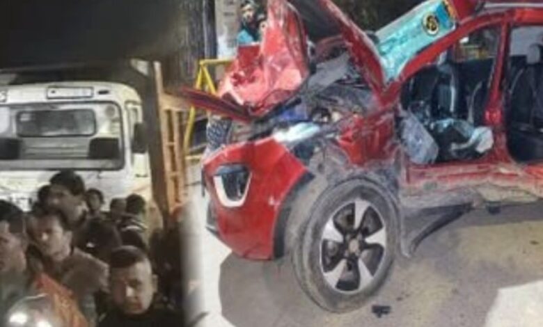 सड़क हादसा तेज रफ्तार कार और हाइवा की टक्कर, युवती सहित 2 की मौत सड़क हादसा तेज रफ्तार कार और हाइवा की टक्कर, युवती सहित 2 की मौत