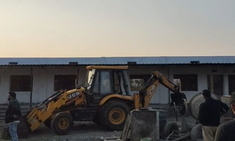 बैतूल में अवैध स्कूल भवन पर प्रशासन ने बुलडोजर चलाया बैतूल में अवैध स्कूल भवन पर प्रशासन ने बुलडोजर चलाया