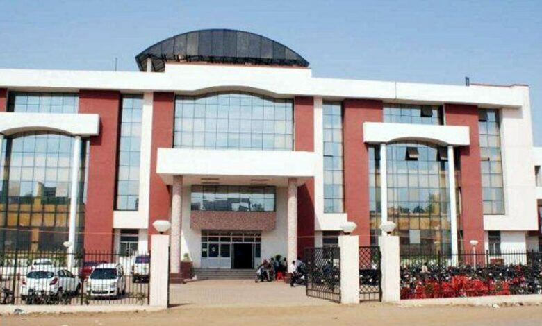 स्टाइपेंड और हॉस्टल मांगों को लेकर दंत पीजी-इंटर्न्स की हड़ताल