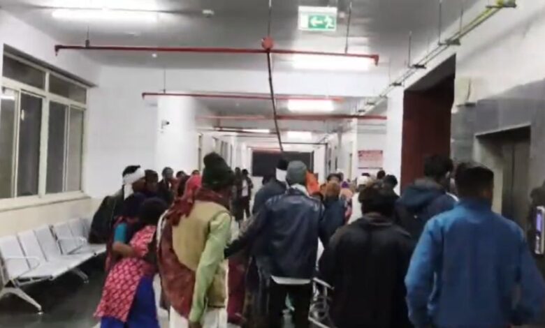 मेडिकल कॉलेज अस्पताल में मरीज गिरने से मौत, परिजन ने डॉक्टरों पर लापरवाही का आरोप लगाया