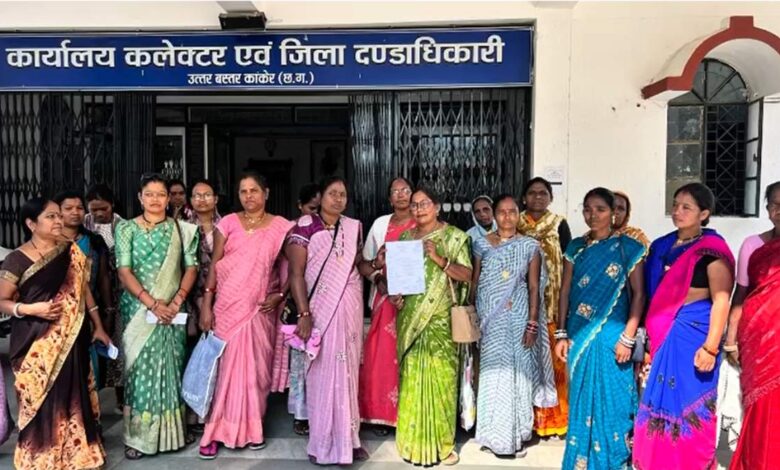 गढ़कुंडार किले में युवाओं के दो गुट भिड़े, मारपीट का वीडियो वायरल गढ़कुंडार किले में युवाओं के दो गुट भिड़े, मारपीट का वीडियो वायरल