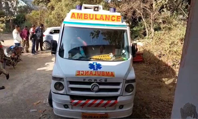 भवानीपटना से नागपुर जा रही एंबुलेंस से 2.6 करोड़ का गांजा जब्त भवानीपटना से नागपुर जा रही एंबुलेंस से 2.6 करोड़ का गांजा जब्त