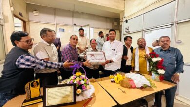 41 साल निगम को सेवा देकर सेवानिवृत्ति होने से पहले निगम के सहायक अभियंता वर्मा हुए सम्मानित