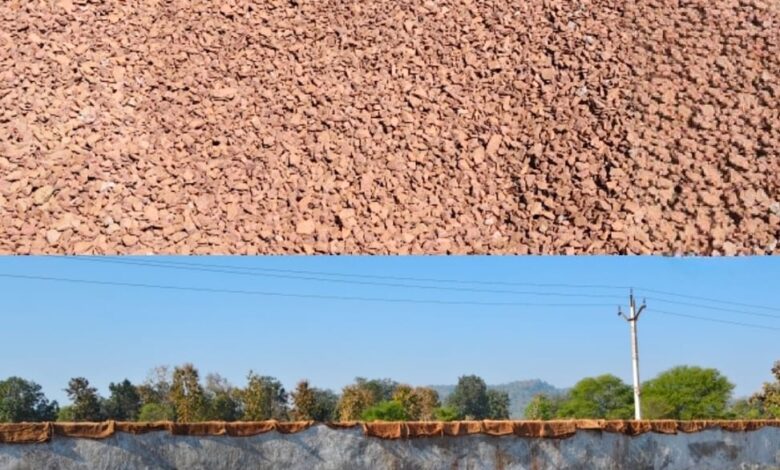 पंडरिया जल संसाधन विभाग में घटिया पुल निर्माण की आशंका, लाल गिट्टी का उपयोग पंडरिया जल संसाधन विभाग में घटिया पुल निर्माण की आशंका, लाल गिट्टी का उपयोग