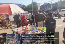 2 पतंग दुकानो पर 10 हजार जुर्माना, आमापारा में चाइनीज मांझा मिलने पर किया जप्त