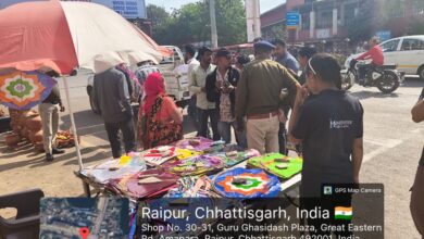 2 पतंग दुकानो पर 10 हजार जुर्माना, आमापारा में चाइनीज मांझा मिलने पर किया जप्त