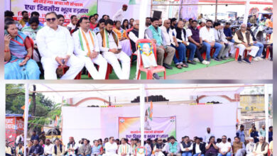 कांग्रेस ने मनरेगा बचाओ संग्राम के तहत एक दिवसीय भूख हड़ताल कर किया प्रदर्शन