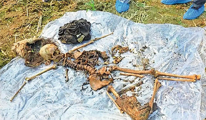खेत की झाड़ियों से मिला तीन माह पहले लापता युवती के कंकाल खेत की झाड़ियों से मिला तीन माह पहले लापता युवती के कंकाल