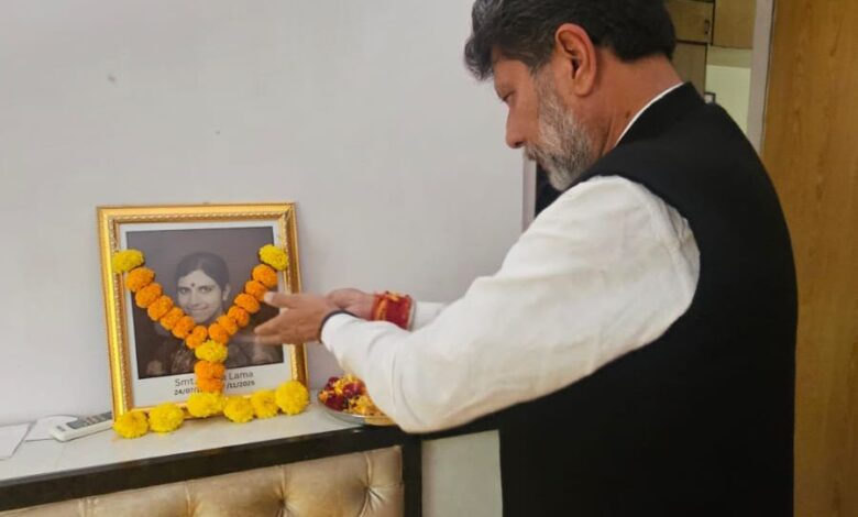 भाजपा प्रदेश देव ने रत्ना लामा को श्रद्धांजलि दी भाजपा प्रदेश देव ने रत्ना लामा को श्रद्धांजलि दी