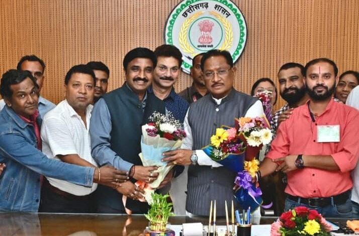 मुख्यमंत्री से छत्तीसगढ़ कर्मचारी अधिकारी फेडरेशन के प्रतिनिधिमंडल ने की मुलाकात