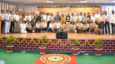 उत्कृष्ट कार्य निष्पादन करने वाले रायपुर मंडल के कर्मचारियों को मंडर रेल प्रबंधक ने किया सम्मानित