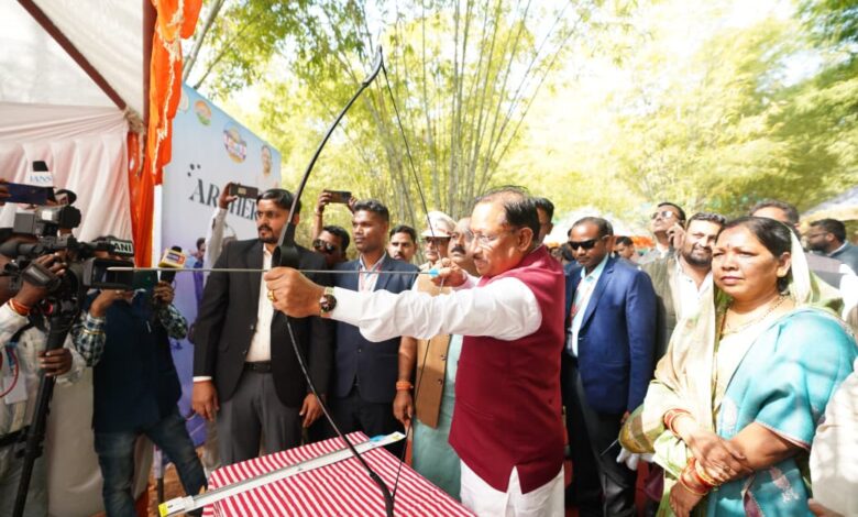 मुख्यमंत्री ने 10 रुपये की टिकट कटाकर मयाली नेचर कैंप में लिया एडवेंचर स्पोर्ट्स का आनंद