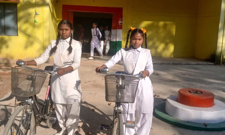 निःशुल्क सायकल मिलने से मायावती की पढ़ाई को मिली रफ्तार, समय और मेहनत की हो रही बचत