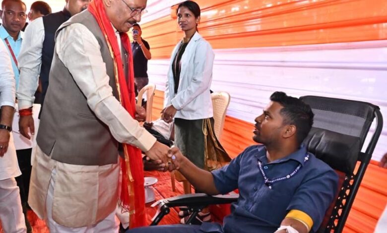 जन्मदिन पर सेवा का संदेश: मुख्यमंत्री साय ने जन्मदिन पर रक्तदान शिविर का किया शुभारंभ जन्मदिन पर सेवा का संदेश: मुख्यमंत्री साय ने जन्मदिन पर रक्तदान शिविर का किया शुभारंभ