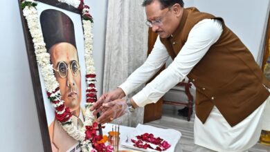 वीर सावरकर की पुण्यतिथि पर मुख्यमंत्री साय ने अर्पित की श्रद्धांजलि