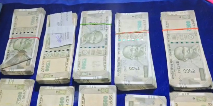 श्याम खाटू मंदिर के पास एक्टिवा में मिला 75 लाख नगद श्याम खाटू मंदिर के पास एक्टिवा में मिला 75 लाख नगद