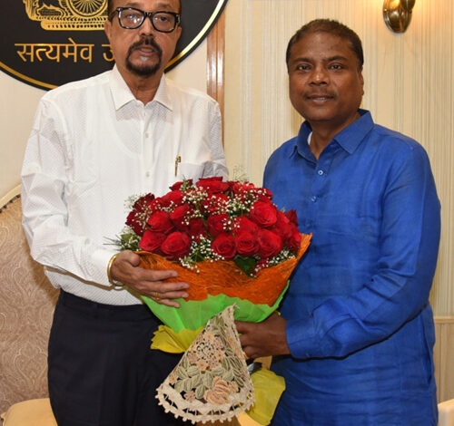 राज्यपाल रमेन डेका से वन मंत्री कश्यप ने भेंट की राज्यपाल रमेन डेका से वन मंत्री कश्यप ने भेंट की