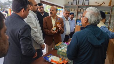 भारतीय कृषि अनुसंधान परिषद के महानिदेशक ने आईजीकेवी उत्पाद विक्रय काउंटर का किया अवलोकन