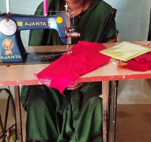 सिलाई मशीन खरीद भगवती बनी आत्मनिर्भर, प्रतिमाह 5 हजार की आय से परिवार को मिला नया संबल