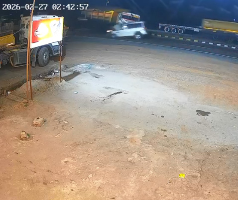 रायपुर-रतनपुर नेशनल हाईवे पर ट्रेलर ने स्कॉर्पियो को मारी टक्कर, चार दोस्तों की दर्दनाक मौत रायपुर-रतनपुर नेशनल हाईवे पर ट्रेलर ने स्कॉर्पियो को मारी टक्कर, चार दोस्तों की दर्दनाक मौत