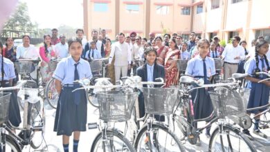 स्वामी आत्मानंद उत्कृष्ट हिंदी विद्यालय एनसीडीसी के 68 छात्रों को मिली साइकिल