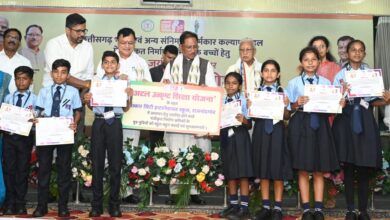 जगदलपुर के श्रमिक की बेटी डिंपल अब संस्कार सिटी स्कूल में संवार रही अपना भविष्य