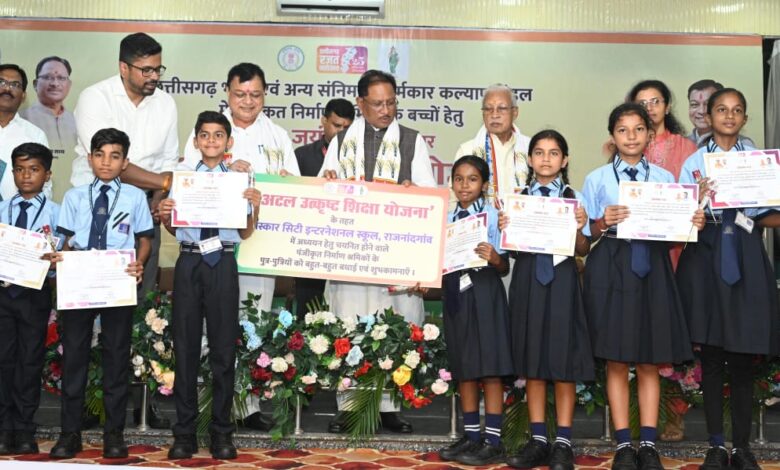 जगदलपुर के श्रमिक की बेटी डिंपल अब संस्कार सिटी स्कूल में संवार रही अपना भविष्य