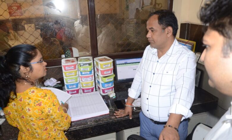 शहरी प्राथमिक स्वास्थ्य केंद्र मठपुरैना का कलेक्टर ने किया औचक निरीक्षण शहरी प्राथमिक स्वास्थ्य केंद्र मठपुरैना का कलेक्टर ने किया औचक निरीक्षण