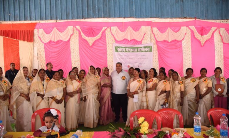 स्वास्थ्य पंचायत सम्मेलन में मंत्री अग्रवाल ने मितानिनों को दिया समस्याओं के शीघ्र समाधान का भरोसा