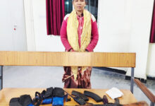 एके-47 राइफल के साथ महिला नक्सली बारसा ने किया आत्मसमर्पण