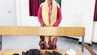 एके-47 राइफल के साथ महिला नक्सली बारसा ने किया आत्मसमर्पण