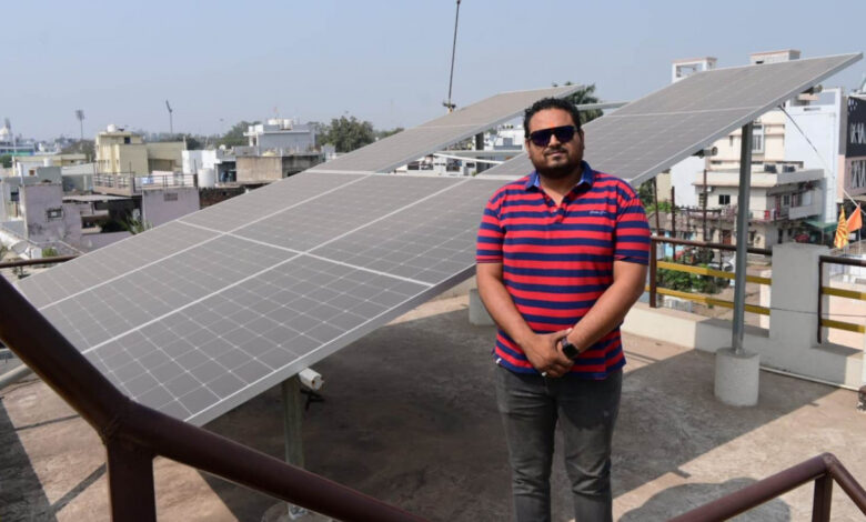 प्राकृतिक ऊर्जा से रोशन हो रहा प्रवीण शुक्ला का घर, बिजली बिल में हो रही उल्लेखनीय आर्थिक बचत प्राकृतिक ऊर्जा से रोशन हो रहा प्रवीण शुक्ला का घर, बिजली बिल में हो रही उल्लेखनीय आर्थिक बचत