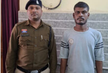 चाकू लेकर आम लोगों को डराने वाला रोनित पंडित गिरफ्तार