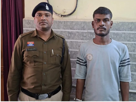 चाकू लेकर आम लोगों को डराने वाला रोनित पंडित गिरफ्तार चाकू लेकर आम लोगों को डराने वाला रोनित पंडित गिरफ्तार