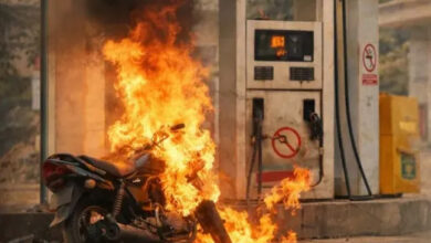 सिगरेट पीने से मना किया तो पेट्रोल पंप और बाइक में लगा दी आग, दो गिरफ्तार