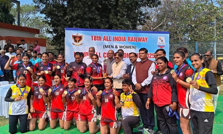 दपूमरे की महिला हैंडबॉल टीम ने वाराणसी में 18वीं अभा अंतर रेलवे हैंडबॉल प्रतियोगिता में जीता स्वर्ण पदक दपूमरे की महिला हैंडबॉल टीम ने वाराणसी में 18वीं अभा अंतर रेलवे हैंडबॉल प्रतियोगिता में जीता स्वर्ण पदक