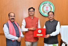 बजट प्रस्तुत करने से पूर्व मुख्यमंत्री से मिले वित्त मंत्री चौधरी