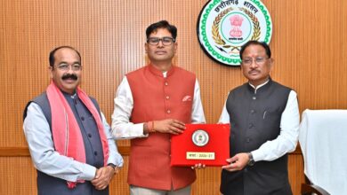 बजट प्रस्तुत करने से पूर्व मुख्यमंत्री से मिले वित्त मंत्री चौधरी