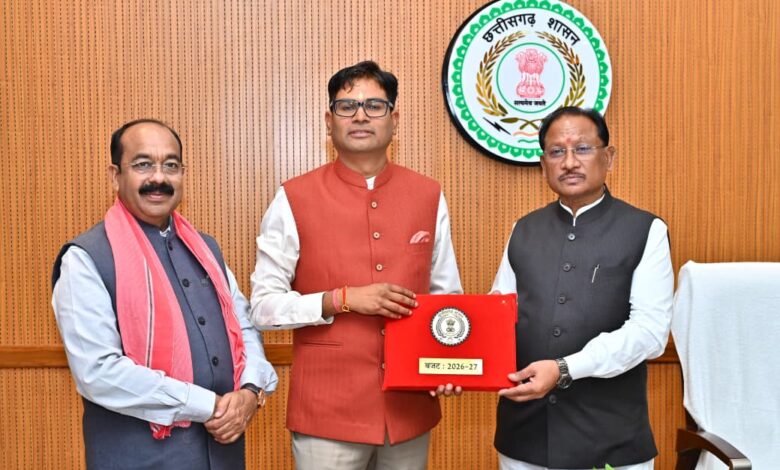 बजट प्रस्तुत करने से पूर्व मुख्यमंत्री से मिले वित्त मंत्री चौधरी बजट प्रस्तुत करने से पूर्व मुख्यमंत्री से मिले वित्त मंत्री चौधरी