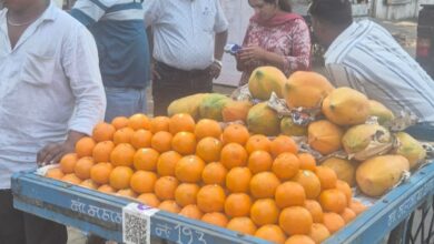 कुशालपुर चौक के पास गंदगी, दुकान व ठेला संचालकों पर जुर्माना