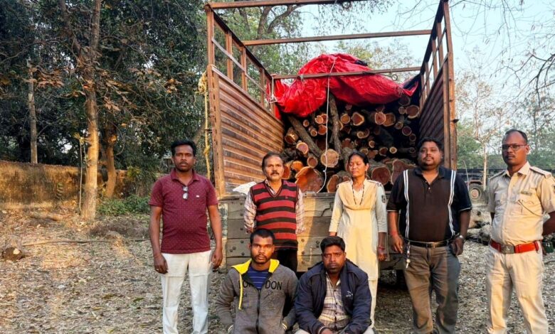 चांपा के गुप्त गोदाम पर छापा, वन विभाग ने किया खैर लकड़ी की अंतर्राज्यीय तस्करी का भंडाफोड़ चांपा के गुप्त गोदाम पर छापा, वन विभाग ने किया खैर लकड़ी की अंतर्राज्यीय तस्करी का भंडाफोड़