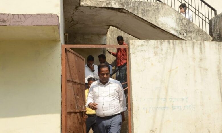 कलेक्टर को आंगनबाड़ी केंद्र मिला बंद, सीडीपीओ, सुपरवाइजर, आंगनबाड़ी कार्यकर्ता एवं सहायिका को नोटिस जारी कलेक्टर को आंगनबाड़ी केंद्र मिला बंद, सीडीपीओ, सुपरवाइजर, आंगनबाड़ी कार्यकर्ता एवं सहायिका को नोटिस जारी