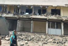 शासकीय जमीन पर 9 से 10 निजी दुकानों के साथ बहुमंजिला इमारत पर चला निगम का बुलडोजर