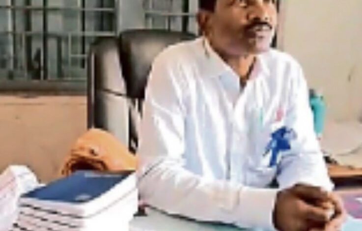 सरकारी हायर सेकेंडरी स्कूल में शिक्षक ने बांटे बाइबिल की प्रति, कारण बताओ नोटिस जारी