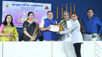 गुरुकुल प्रभा वार्षिकोत्सव में बी.कॉम. अंतिम वर्ष की जितेश्वरी चुनी गई सर्वश्रेष्ठ छात्रा