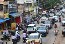 तात्यापारा से शारदा चौक सड़क के चौड़ीकरण में विलंब का मुख्य कारण बाधारहित जमीन