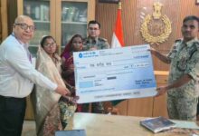 बीजापुर एसपी ने पुलिस सैलरी पैकेज अंतर्गत एक करोड़ का सौंपा चेक