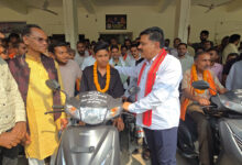 उपमुख्यमंत्री शर्मा की तत्परता से दो दिव्यांगों को मिली स्कूटी, चेहरे पर लौटी मुस्कान, जताया आभार